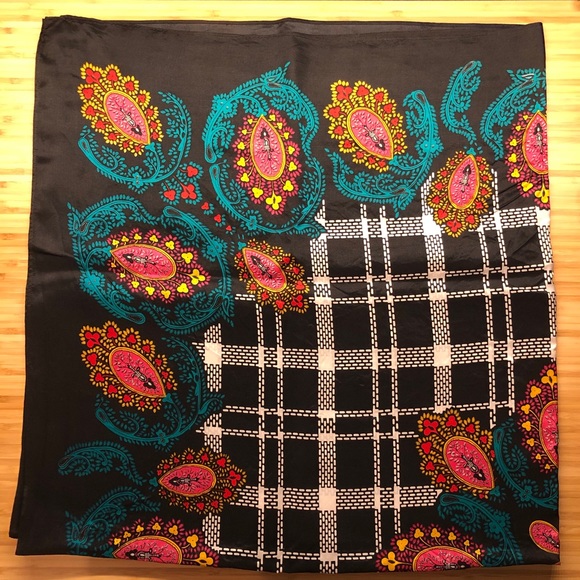 VINTAGE 1980s Diane Von Furstenberg Silk Scarf - Picture 10 of 10